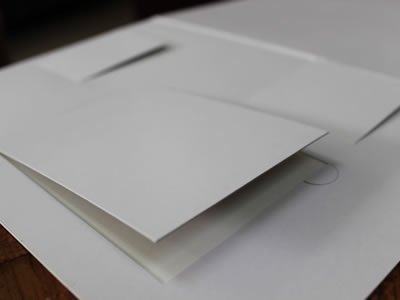 Encoladora de rompecabezas de alimentación única