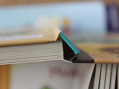 Máquina automática para colocar bloques de libros con tapas duras KMD